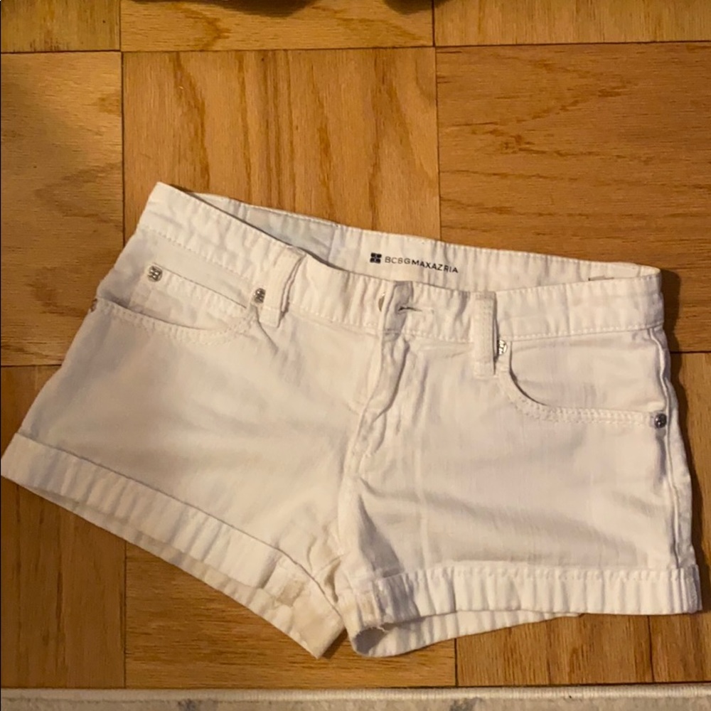 White jean BCBG shorts